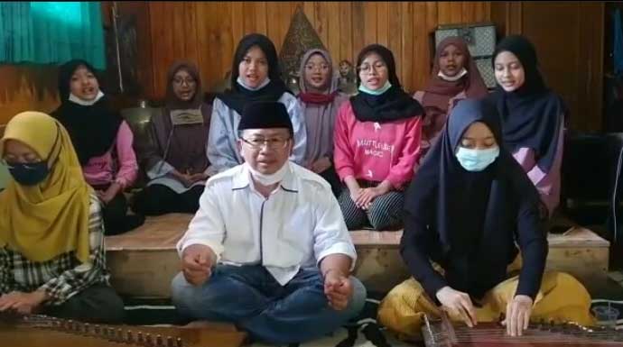 BHSM Terima Hadiah Kawih Sunda dari Sanggar Perceka